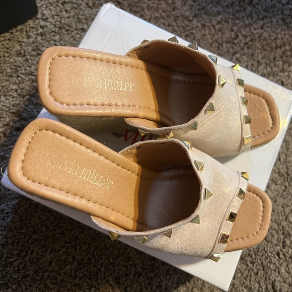 Wedge - - Picture 2 of 2